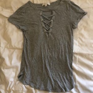 Short sleeve gray tee